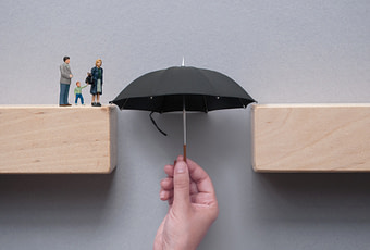 umbrella covering gap for tiny family represneting GAP insurance